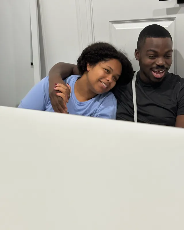 Nicole rests her head on Timothy’s shoulder, both grinning into a selfie.